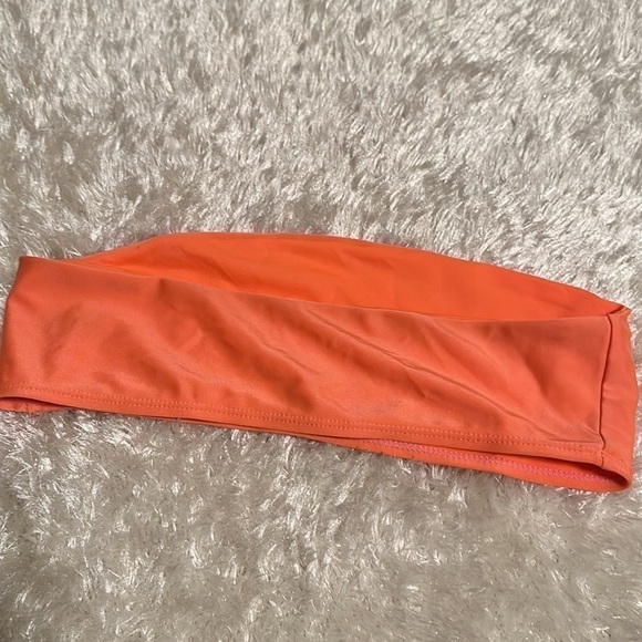 PrettyLittleThing Orange Bikini Top - Picture 2 of 3